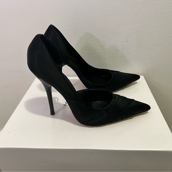 Size 6 (36) Black Satin Stiletto Pointy Toe Heel Aldo - Picture 2 of 7